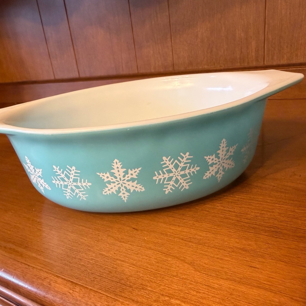 Pyrex Blue Snowflake Casserole Dish